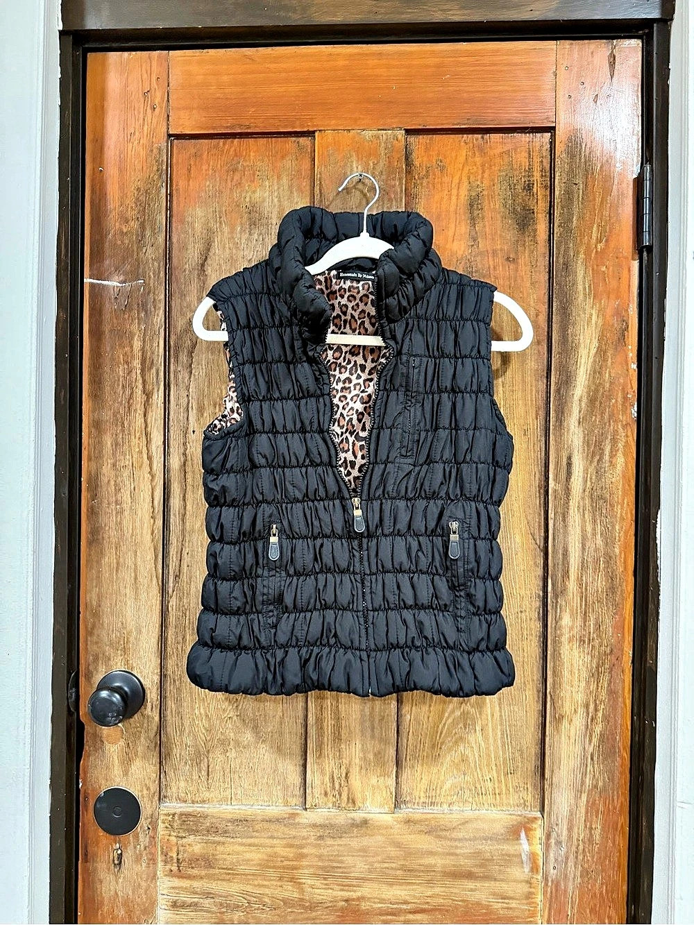 Essentials By Milano Black Puffer Vest with Leopard Print Lining Leopard Lining - Picture 2 of 7
